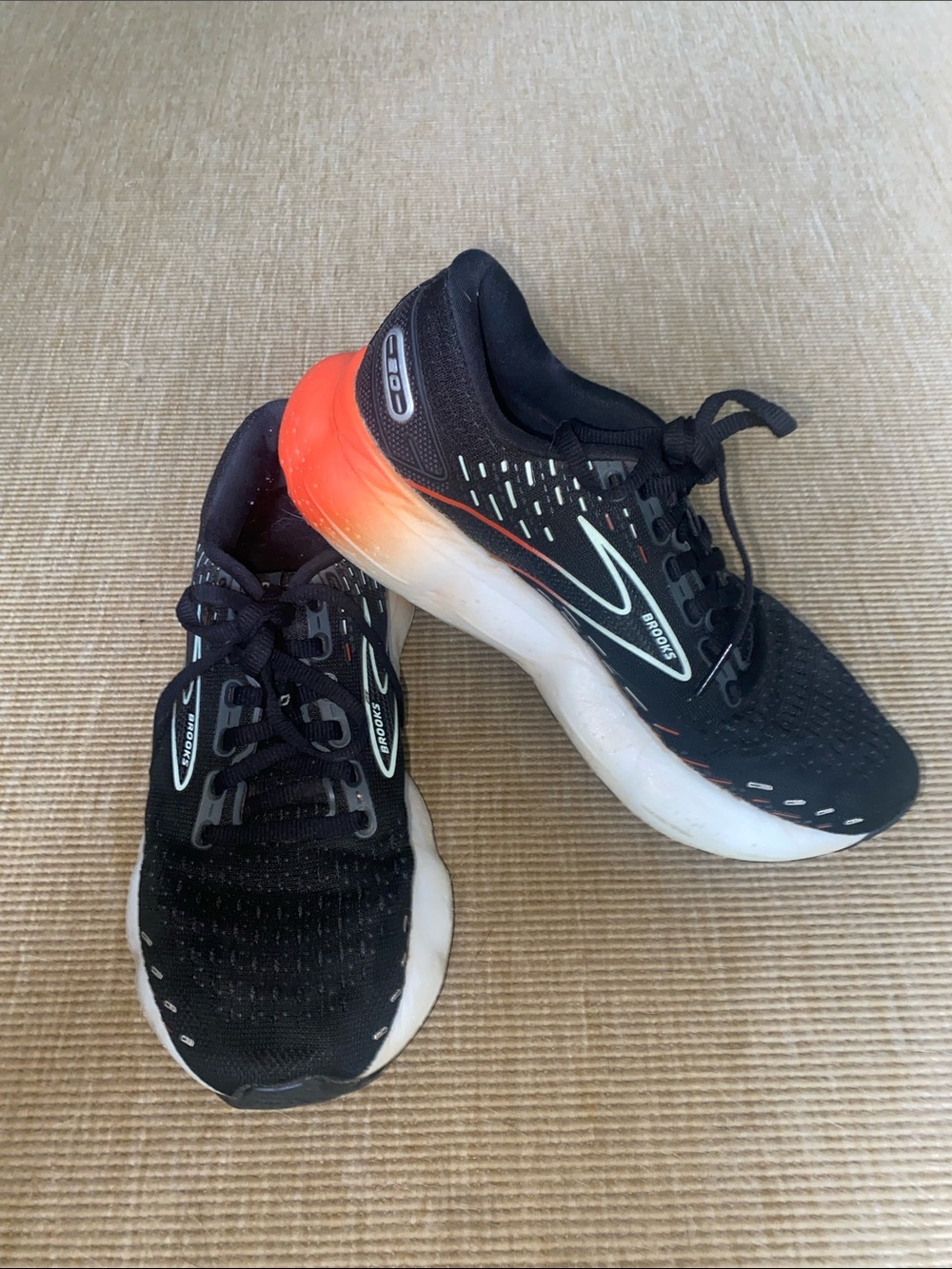 BROOKS GLYCERIN 20 Women’s Black Running Shoes with Orange Heel Accent